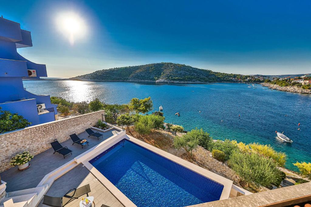 Luxury 2 etage apartment with swimming pool photo 4