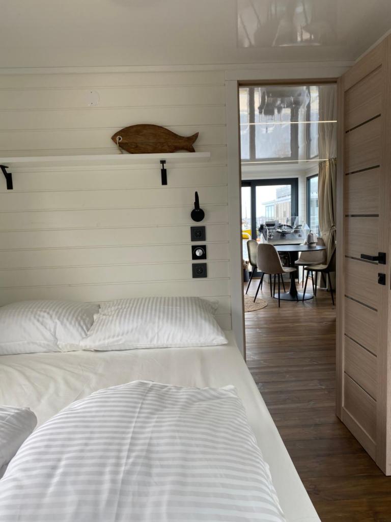 SeaYou House boat photo 2