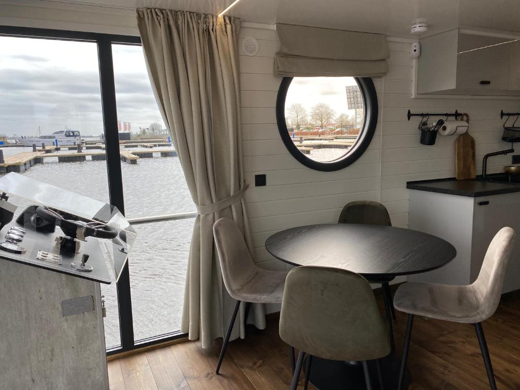 SeaYou House boat photo 4