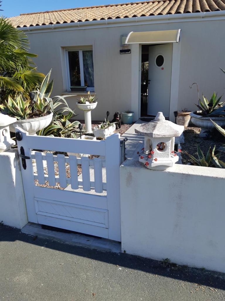 Maison chaleureuse ,vie de famille ,un lit double, un lit simple