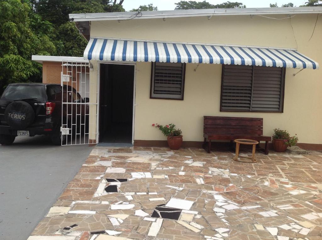 Hibiscus Cottage photo 1