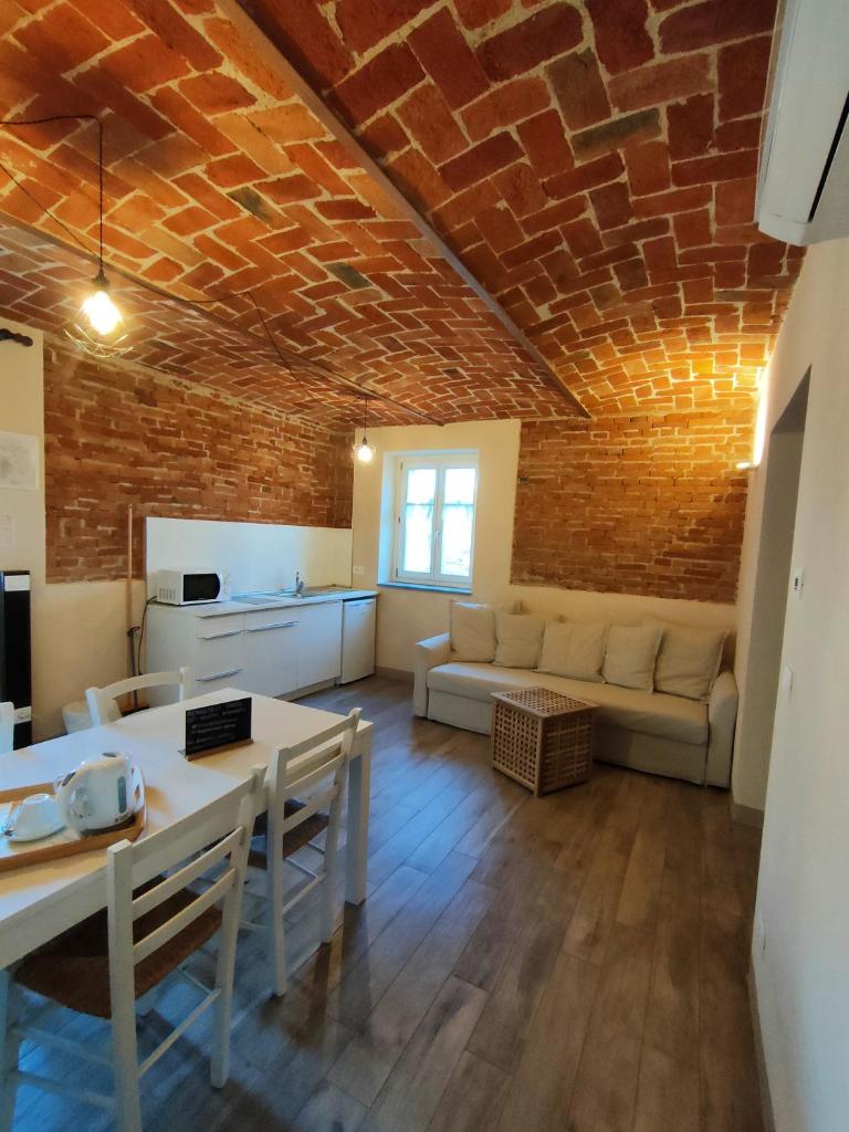 Cascina Bellonuovo - Agriturismo - Tap to explore photos