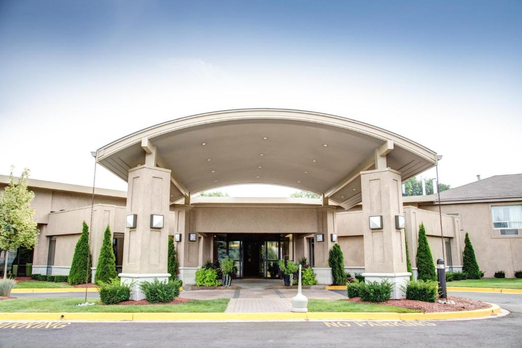 Best Western Plus Guildwood Inn photo 1