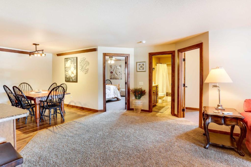 Homey Deadwood Apartment in Convenient Spot! photo 4