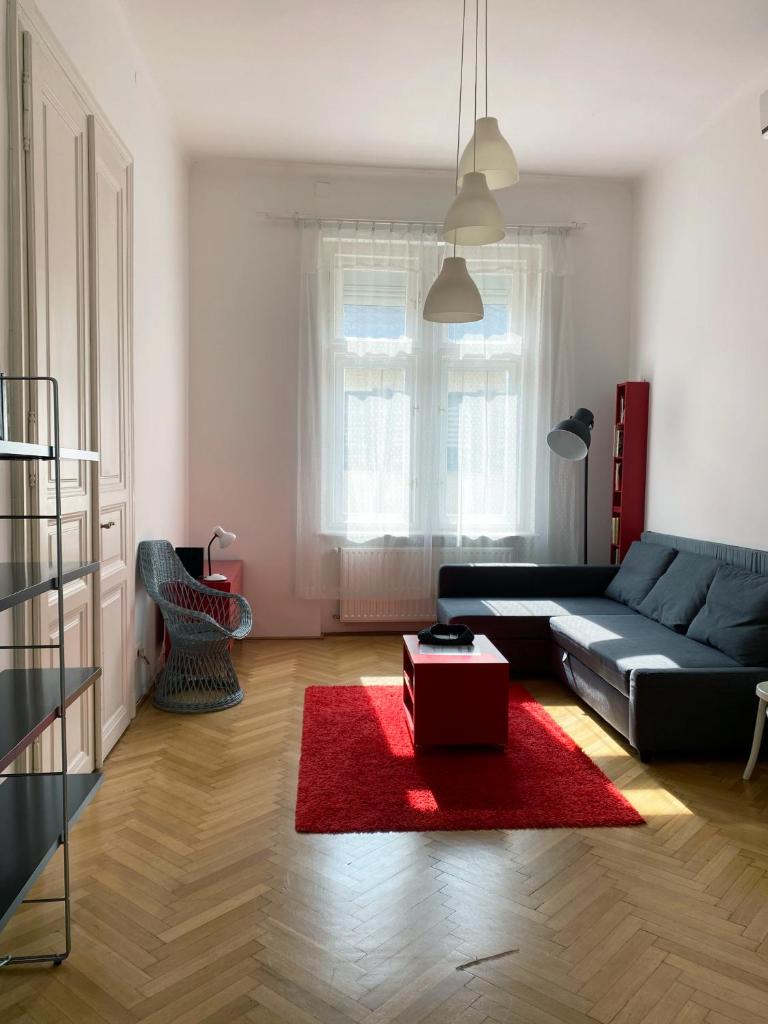 AWESOME APARTMENT IN THE CITY - Tap to explore photos