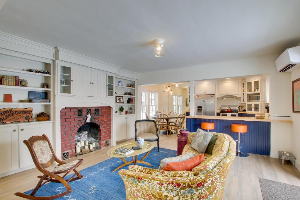 Historic Albion Mountain Cottage on Quiet Street! photo 3