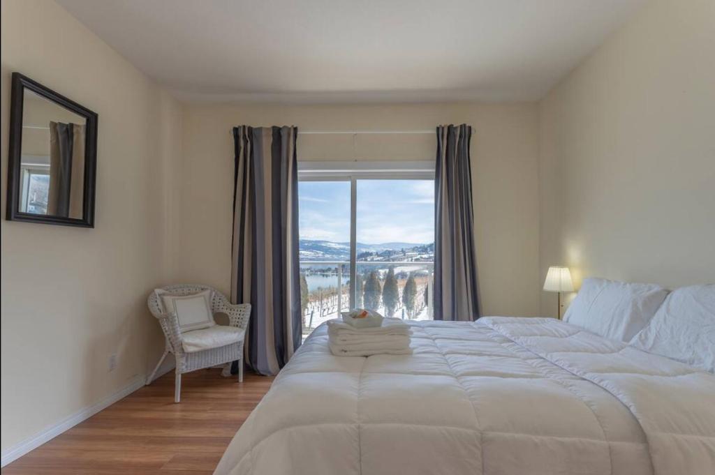 Amazing Lakeview 3-Bedroom in Summerland Estate Winery photo 1