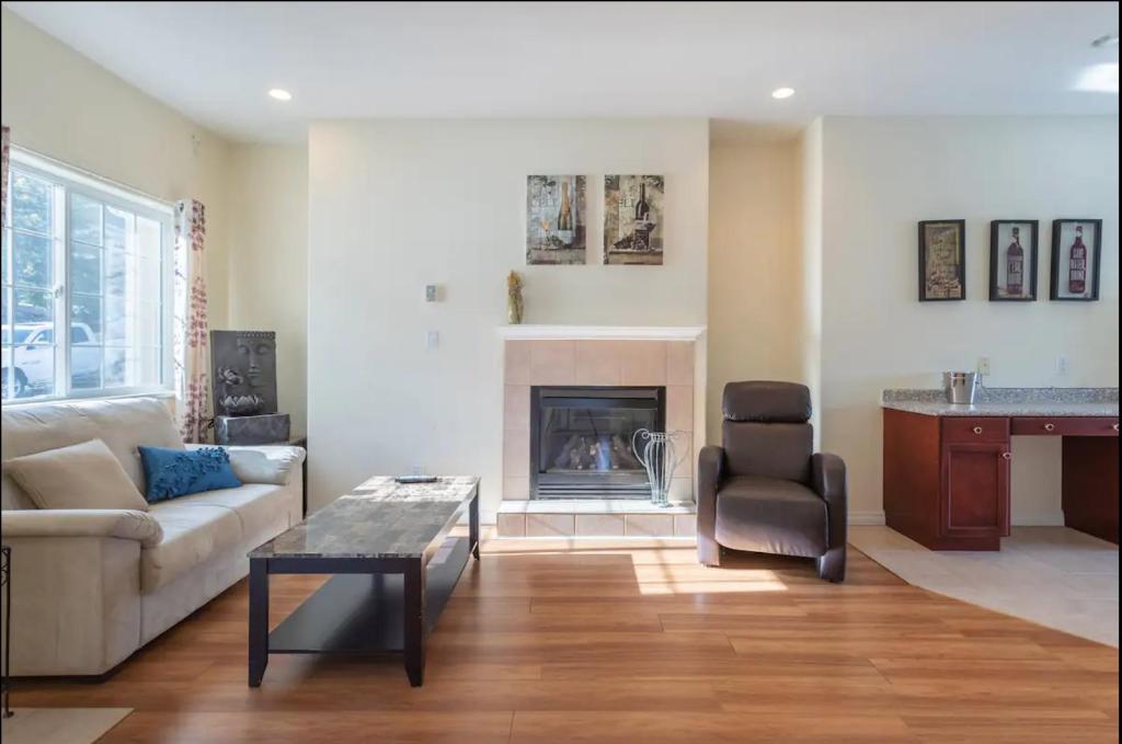 Amazing Lakeview 3-Bedroom in Summerland Estate Winery photo 4