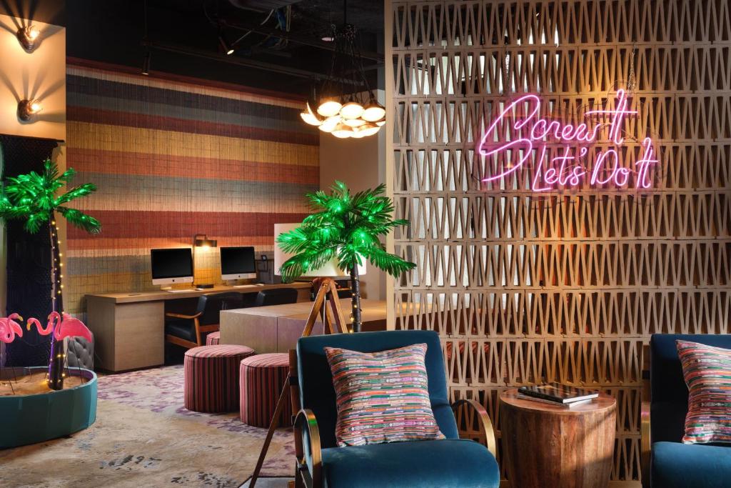 Moxy Austin - University photo 4
