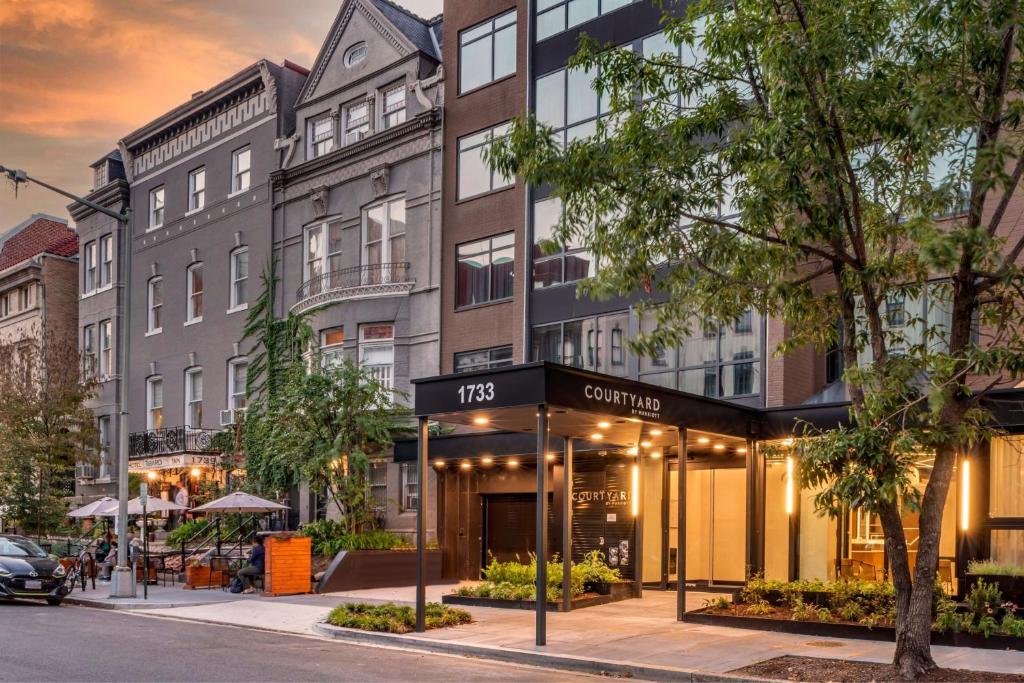 Courtyard by Marriott Washington, DC Dupont Circle image