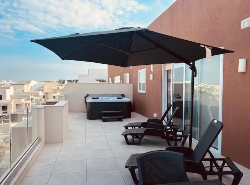 The Hazel penthouse with private jacuzzi photo 3