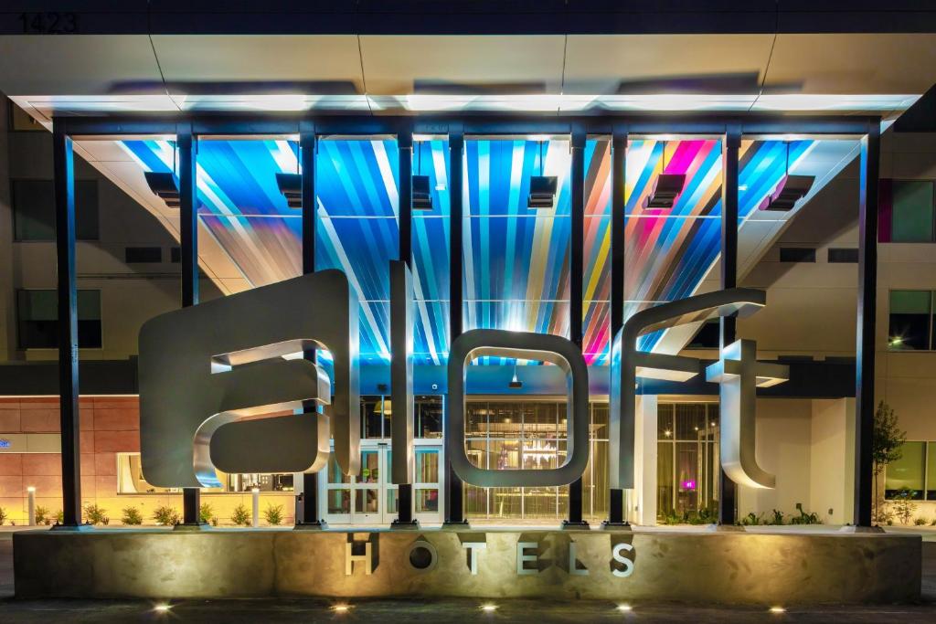 Aloft Savannah Airport image