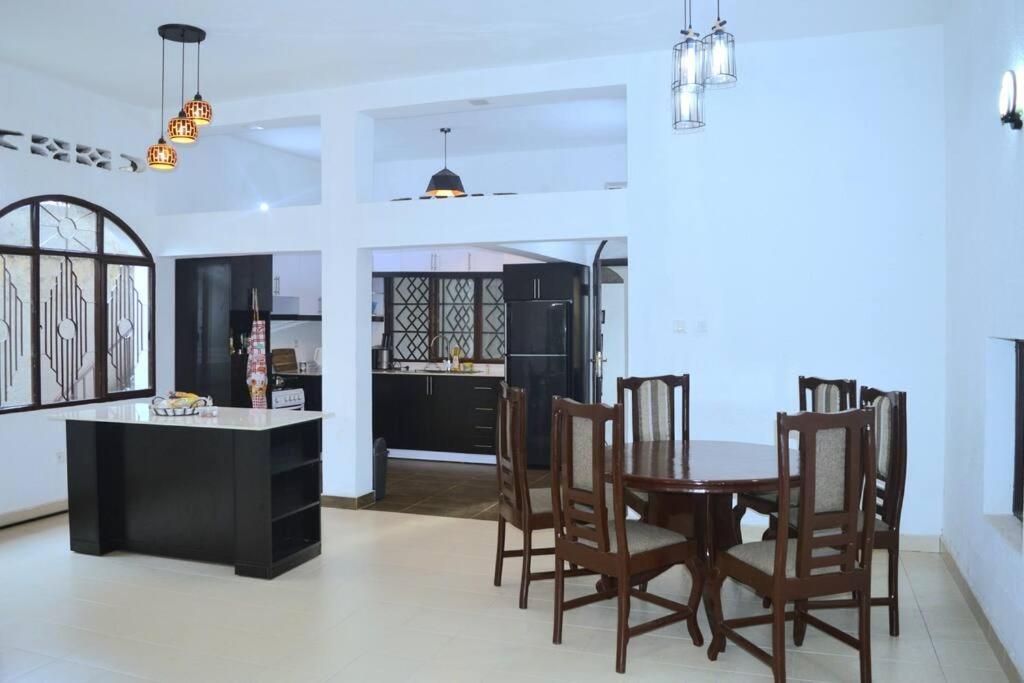 Bujumbura Sweet Home - Maison bien équipée avec voiture gratuite photo 2