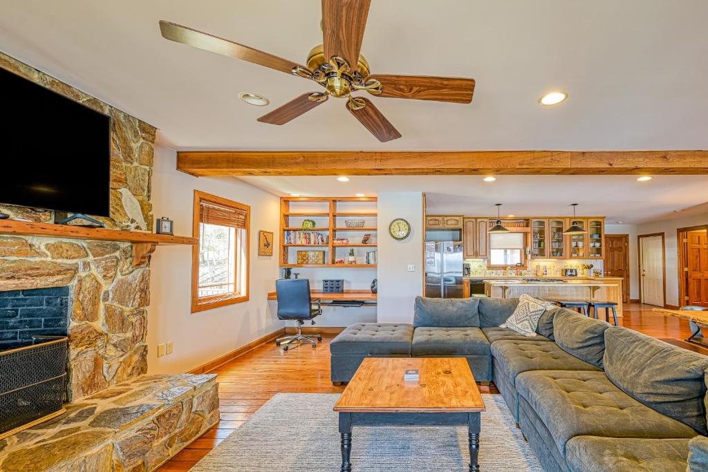 The Lodge on Smith Mountain Lake photo 3