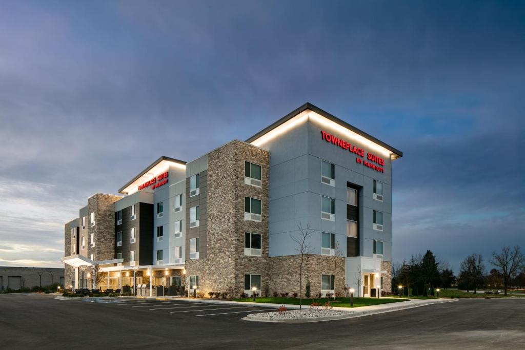 TownePlace Suites by Marriott Oconomowoc image