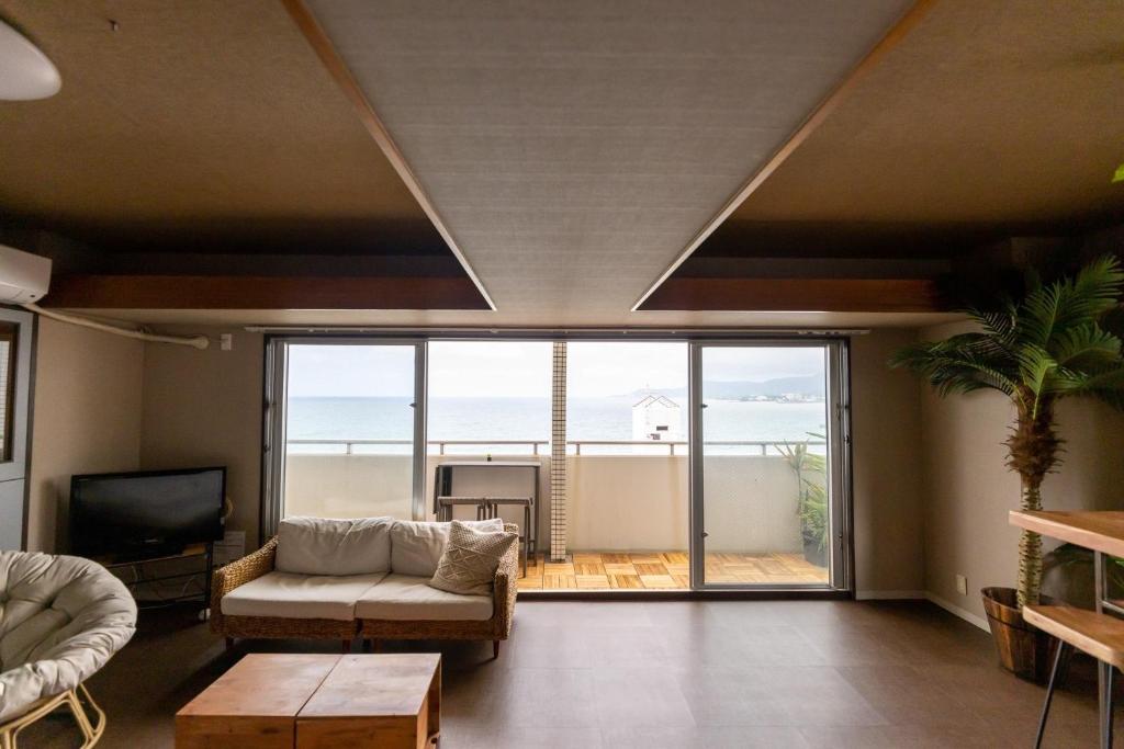 海まで徒歩1分。最上階の角部屋！アクセス抜群オーシャンビュー でのんびりSTAY photo 1