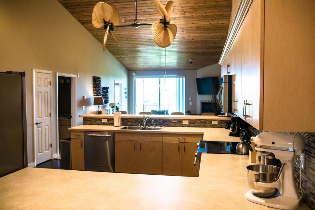 Siren`s Serenity Condo - Oyhut Bay Seaside Village photo 2