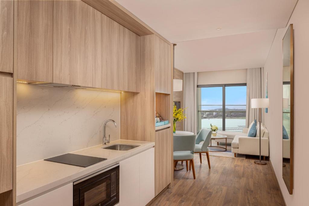 A La Carte Ha Long Bay Hotel