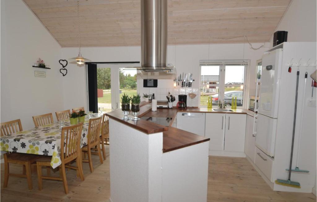 Beautiful Home In Skjern With 4 Bedrooms And Wifi photo 4