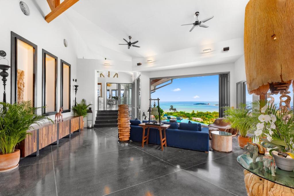 Villa Skyfall - Spectacular 8 Bedroom Villa with Private Cinema photo 4