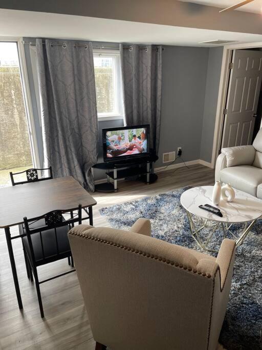 Modern one bedroom apartment image