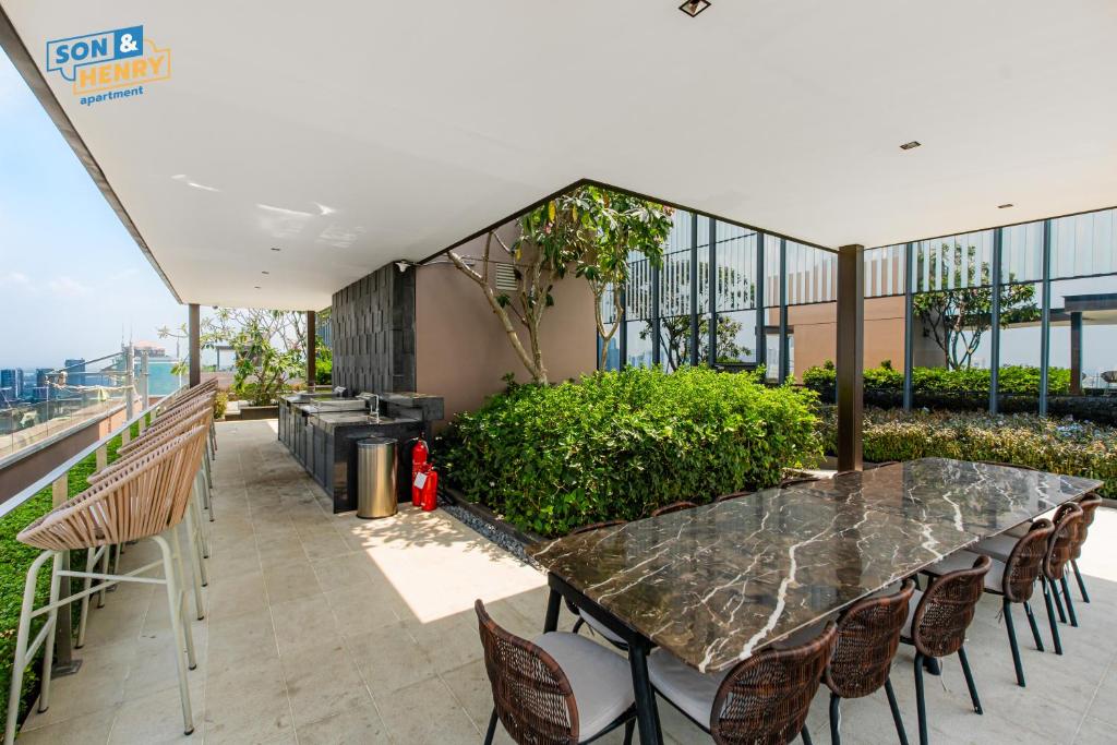 Son&Henry The MarQ Luxury