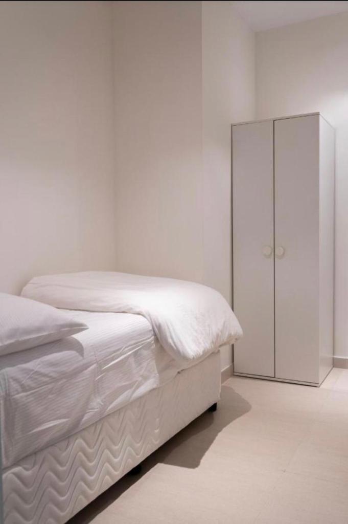 {
  "en-gb": "شقة فاخرة في فندق العنوان ريزدينس Two bedrooms apartment at address residences"
} photo 2