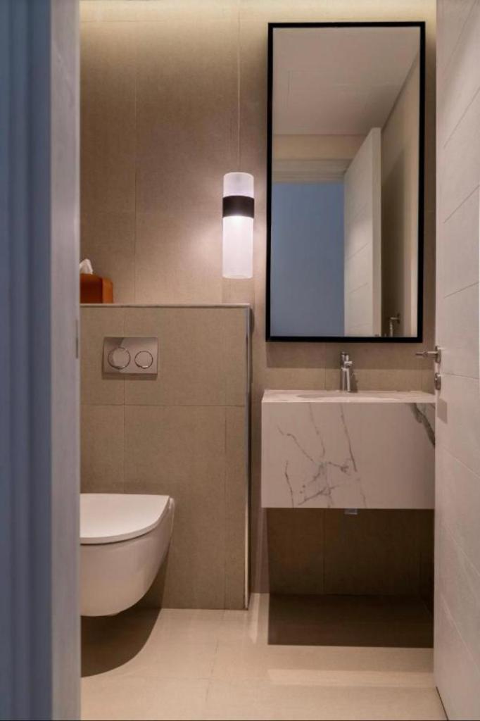 {
  "en-gb": "شقة فاخرة في فندق العنوان ريزدينس Two bedrooms apartment at address residences"
} photo 1