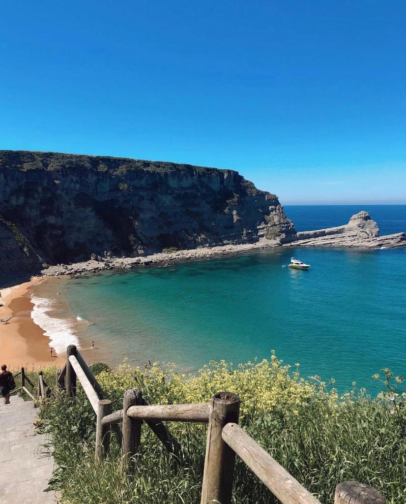 Costa Trasmiera photo 1