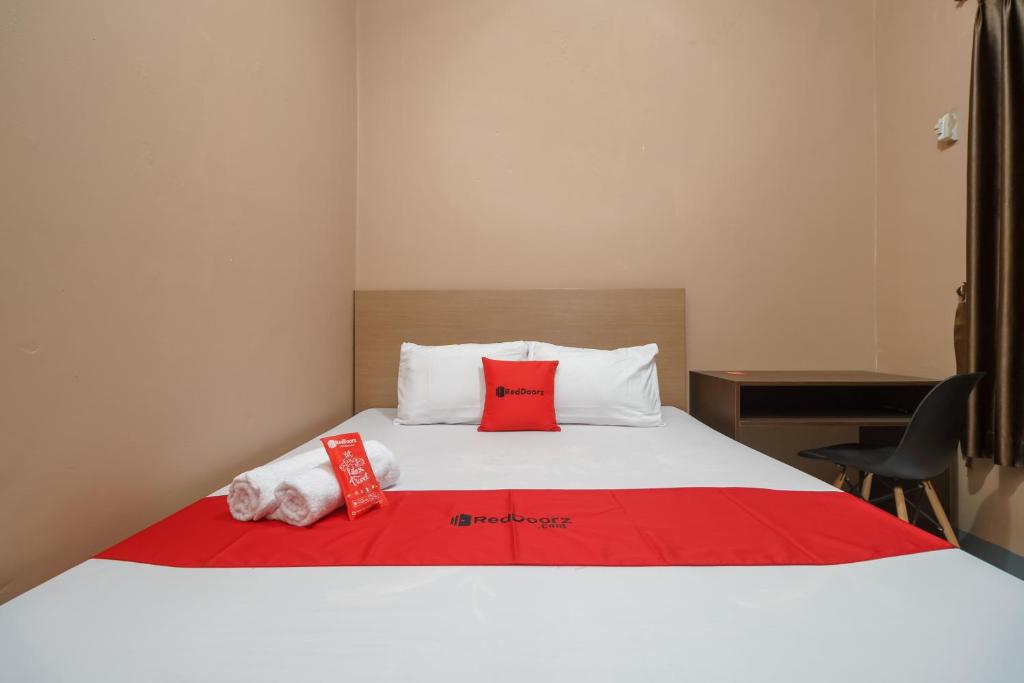 RedDoorz Syariah near Siloam Hospitals Bulak Kapal photo 1