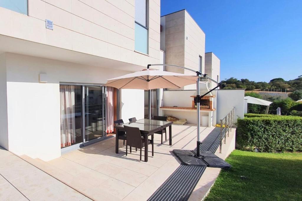 Modern 3Bedroom Duplex W/Pool by LovelyStay photo 1