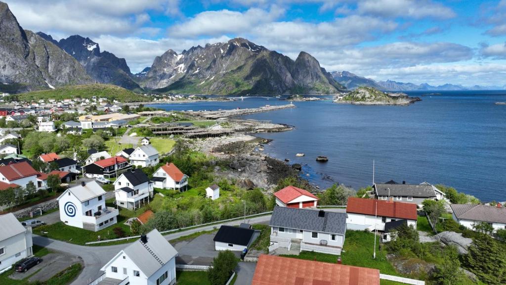 House in the heart of Lofoten with spectacular view photo 3