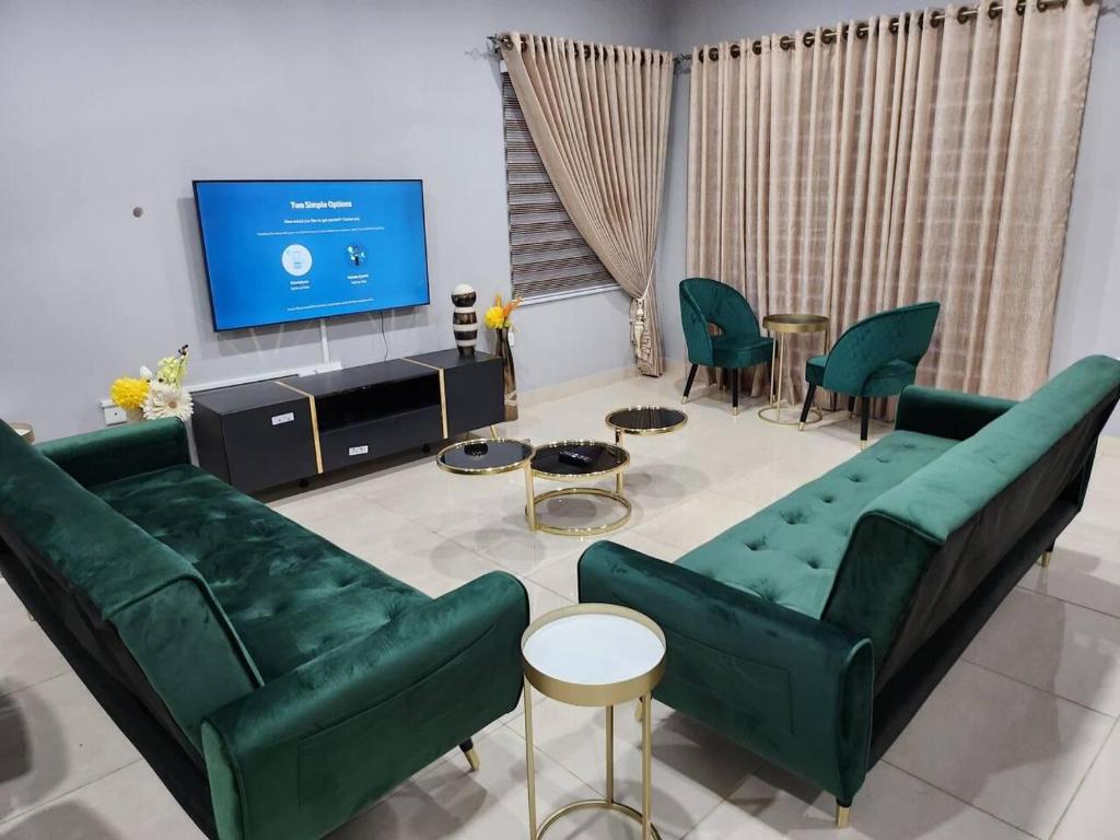 Spacious Luxury 3Bed Hse in Tema - Netflix Wi-fi photo 4
