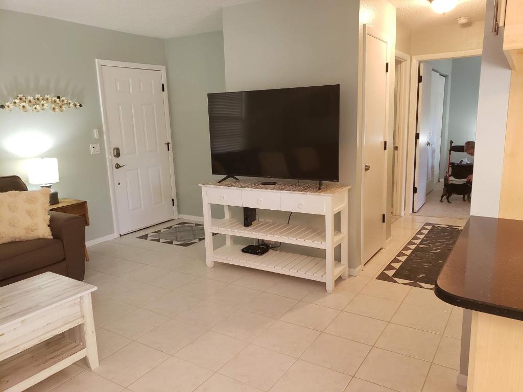 Venice Gardens, 2-Br Pet Friendly Home - Indra photo 1