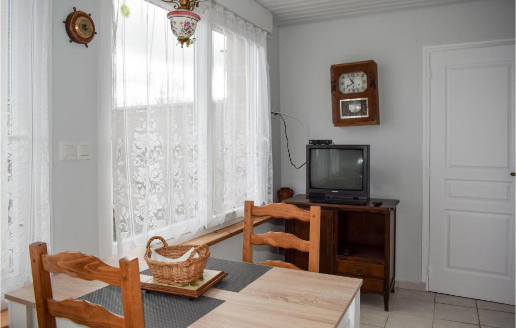 Stunning Home In Quemperven With Wifi And 1 Bedrooms photo 3