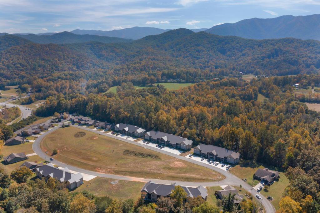 Modern Cades Cove Condo w Community Pool photo 1