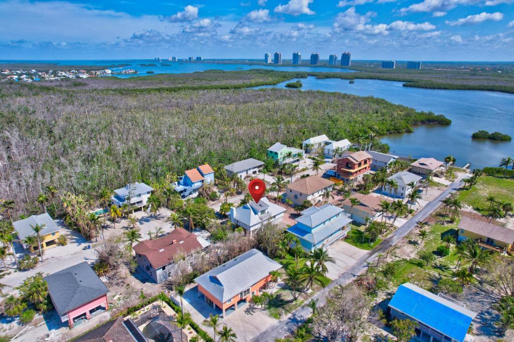 Walk To Bonita Beach And Docs photo 2