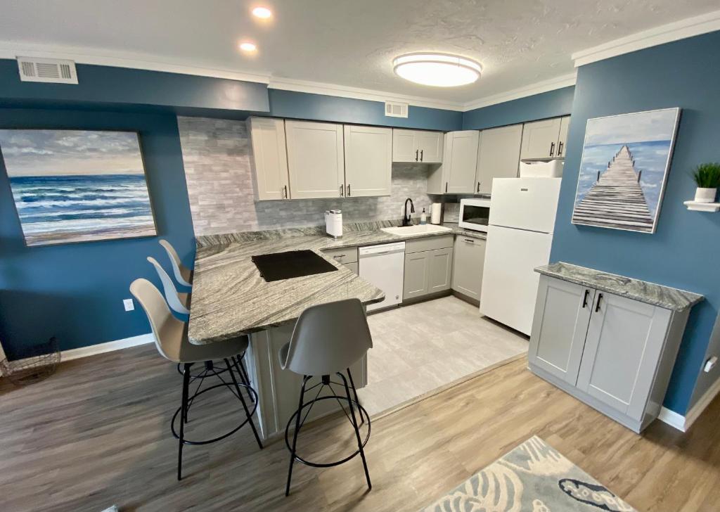 Marylander Condominiums, 90 steps from the beach photo 3