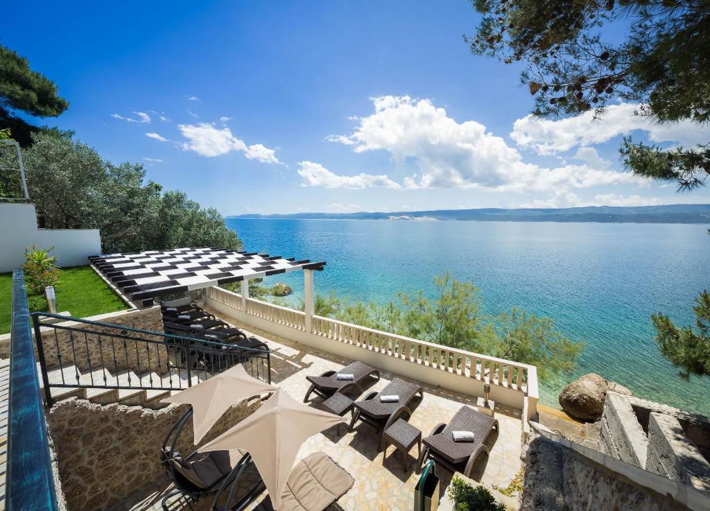 Villa Adriatica Excelsior - Beachfront Retreat