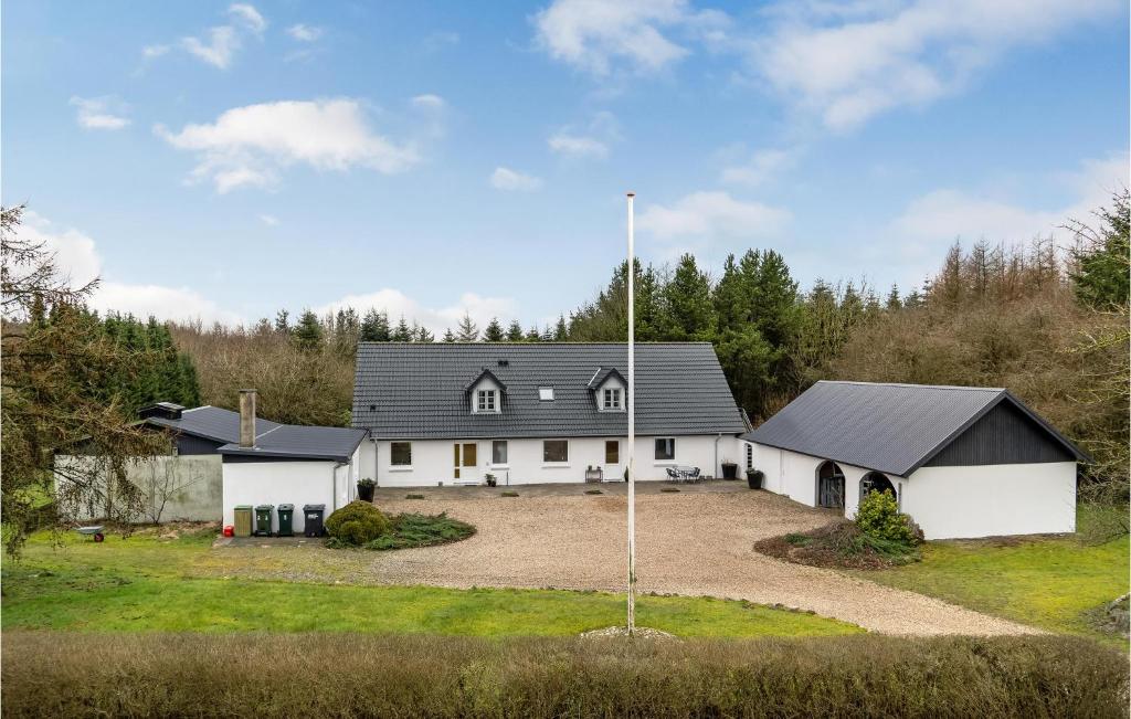 Stunning Home In Hejnsvig With Wifi And 6 Bedrooms