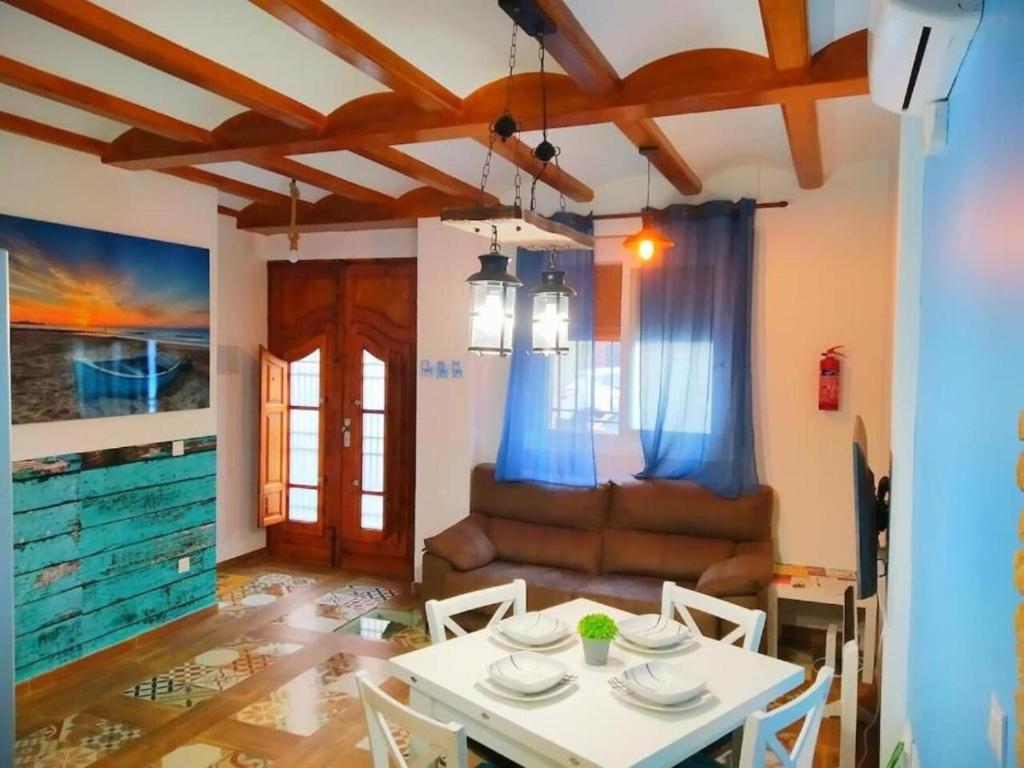 Casa ideal para familias con patio y 3 baños photo 1