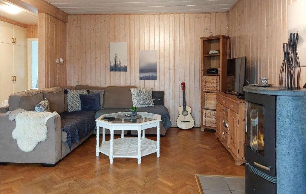 Awesome Home In Lidhult With Wifi And 3 Bedrooms photo 1