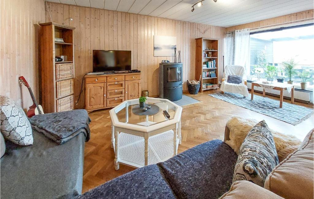 Awesome Home In Lidhult With Wifi And 3 Bedrooms photo 3