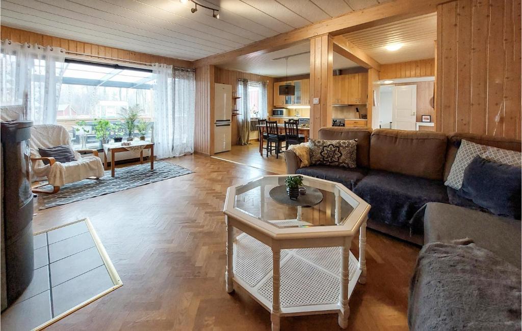 Awesome Home In Lidhult With Wifi And 3 Bedrooms photo 4