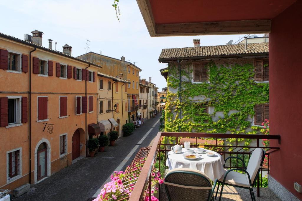 Hotel Speranza Room Type - Double or Twin Room with Balcony and Street View Hotel Speranza Room Type - Double or Twin Room with Balcony and Street View