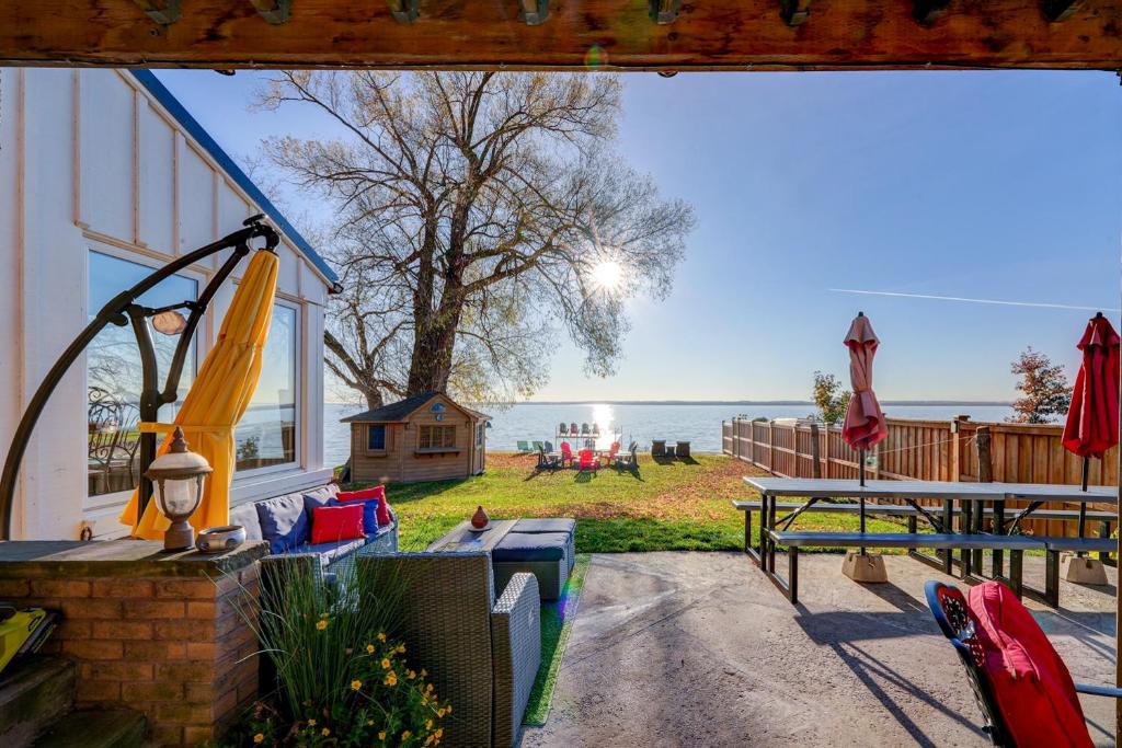 Paradise Waterfront Cottage (35 Min Drive From Toronto) photo 1
