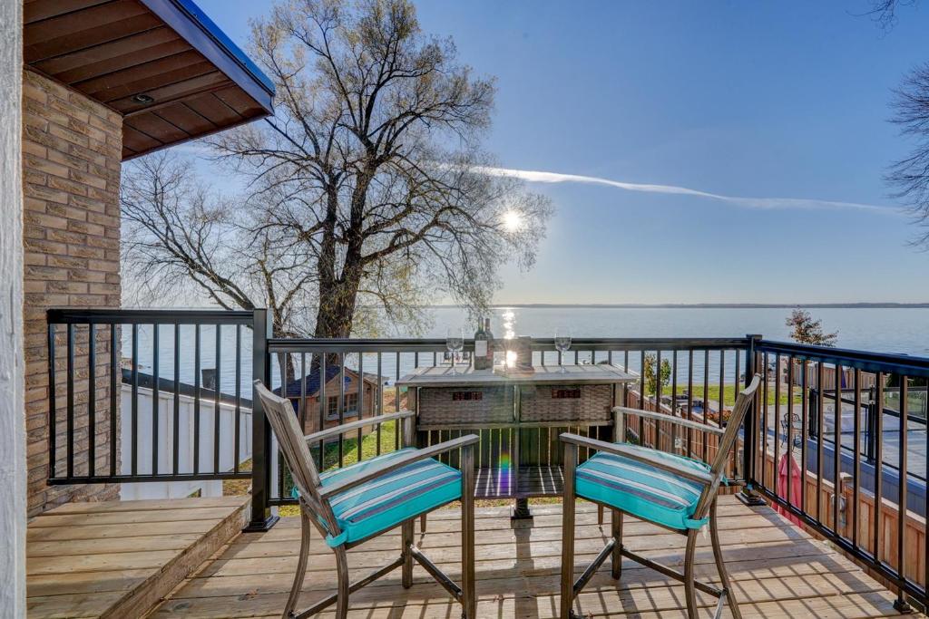 Paradise Waterfront Cottage (35 Min Drive From Toronto) photo 3