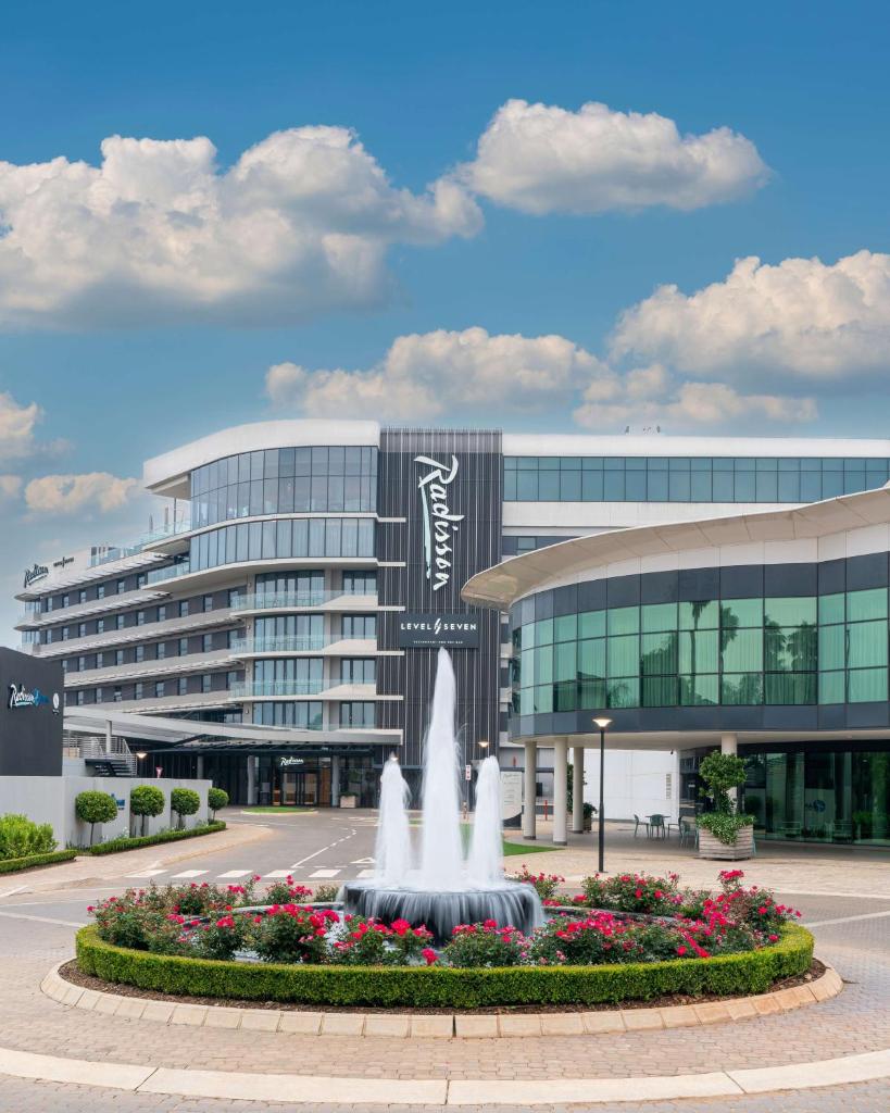 Radisson Hotel & Convention Centre Johannesburg, O.R. Tambo photo 4