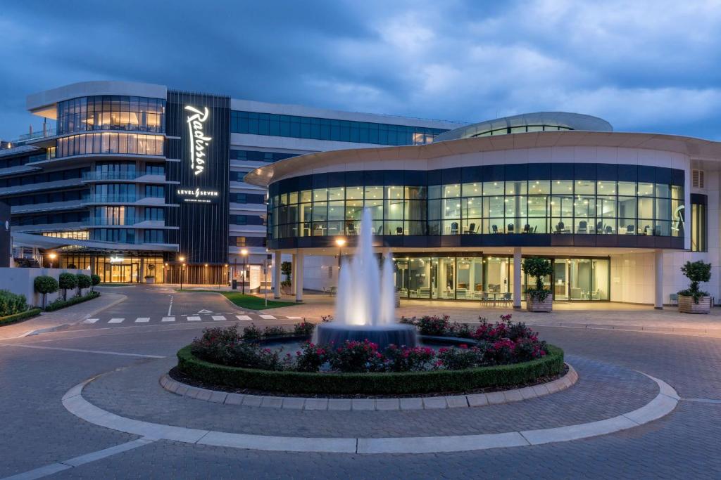 Radisson Hotel & Convention Centre Johannesburg, O.R. Tambo photo 1