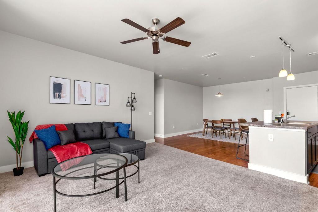 The Selena: Riverwalk Loft image